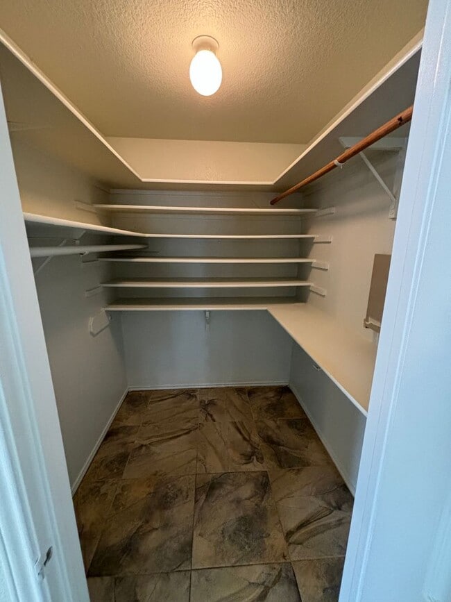 Building Photo - PRELEASING FOR MID JULY! 3 Bedroom 2 bath in the heart of South Austin