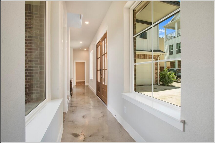 Building Photo - 1005 Cavour Pl