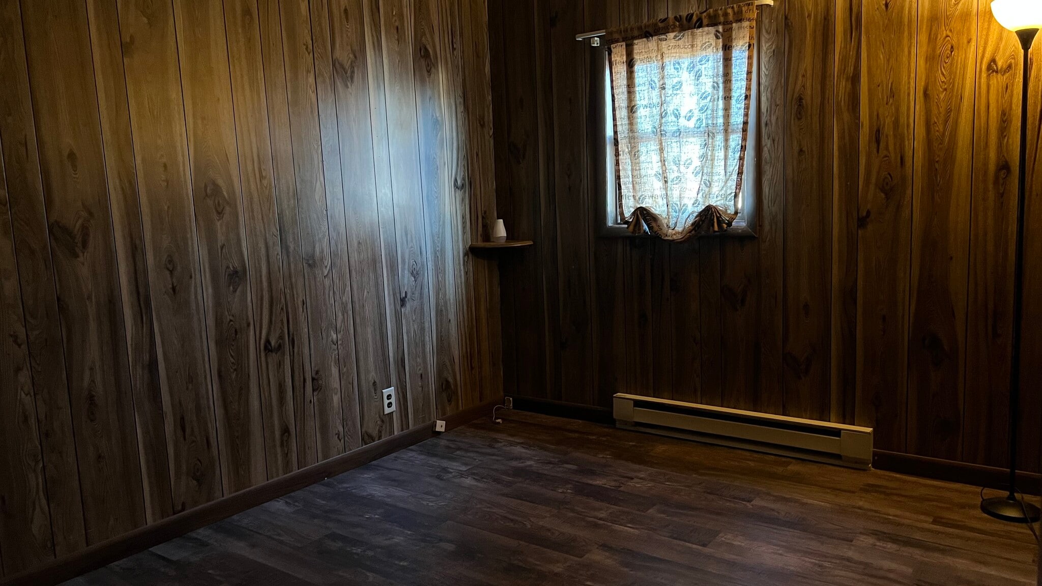 Building Photo - 106 Main St S