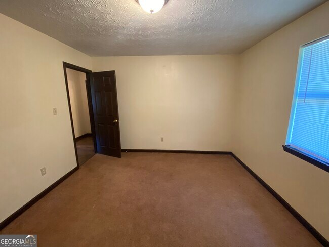 Building Photo - 129 Tanglewood Dr