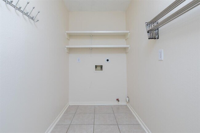 Building Photo - 2935 Auburn Dr