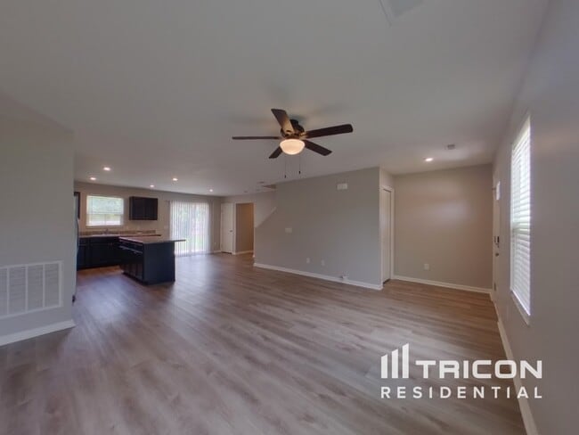 Building Photo - 120 Castlebrook Dr