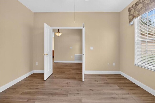 Building Photo - 5605 Hawklake Rd
