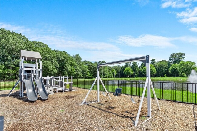 Building Photo - Welcome to your new home in beautiful Lewe...