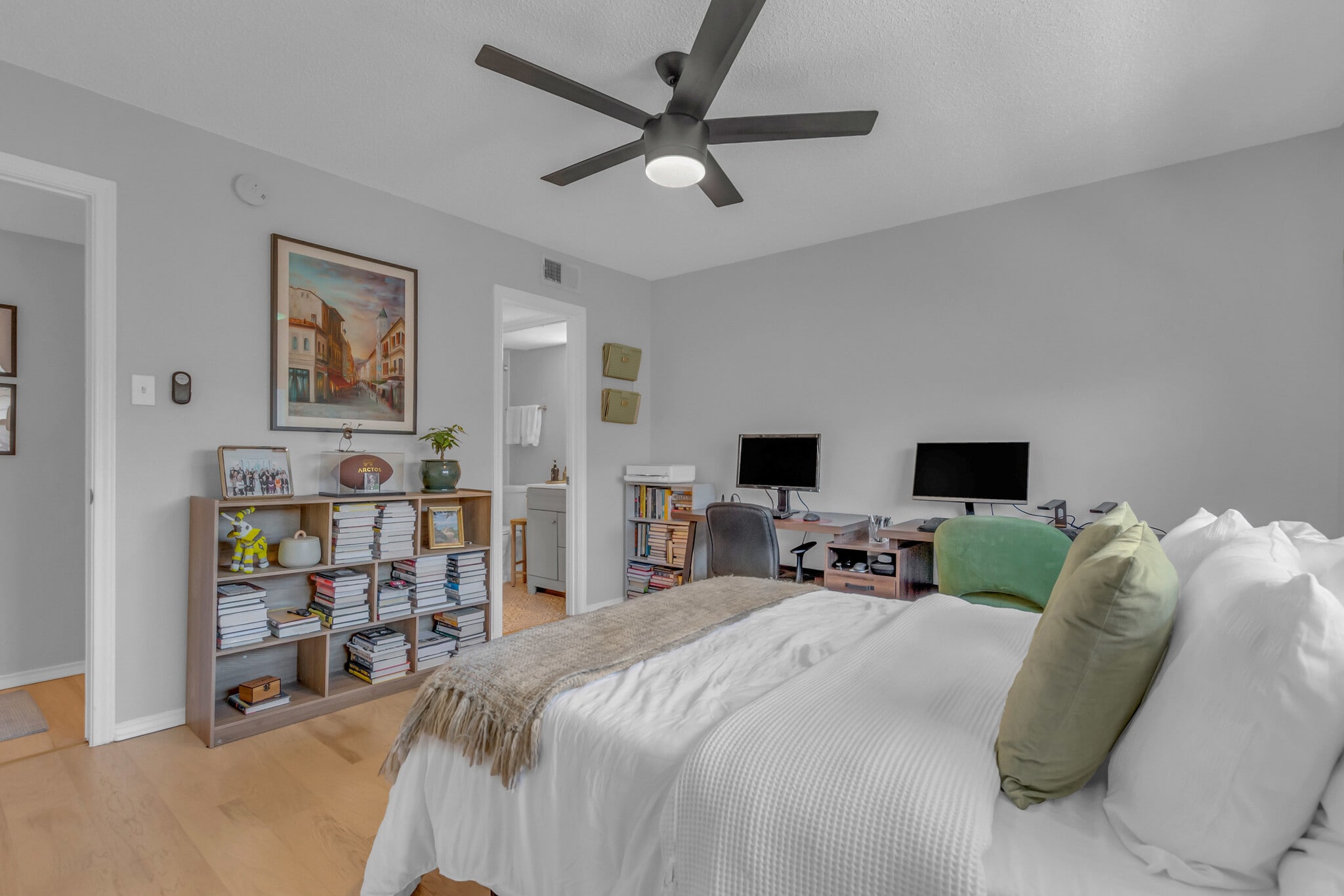 Building Photo - 5829 Sandhurst Ln