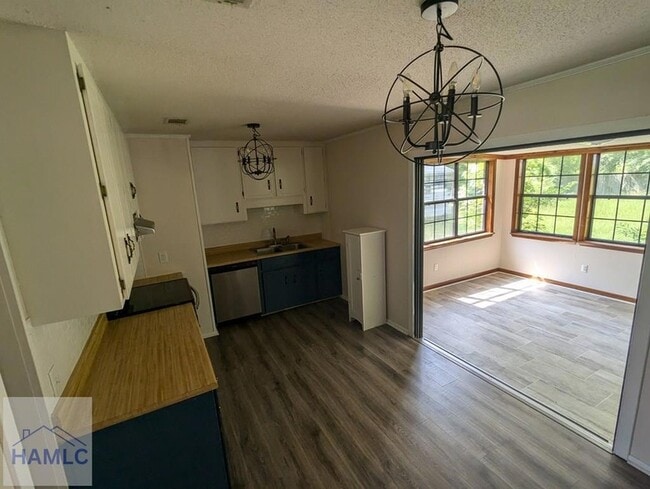 Building Photo - 820 Kelly Dr