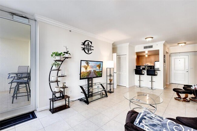 Building Photo - 511 SE 5 Ave