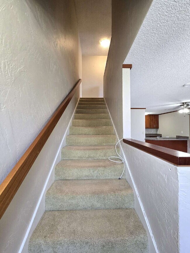Building Photo - 2Br/1.5ba/2pkg Split Level Townhome - Pearlridge Aiea