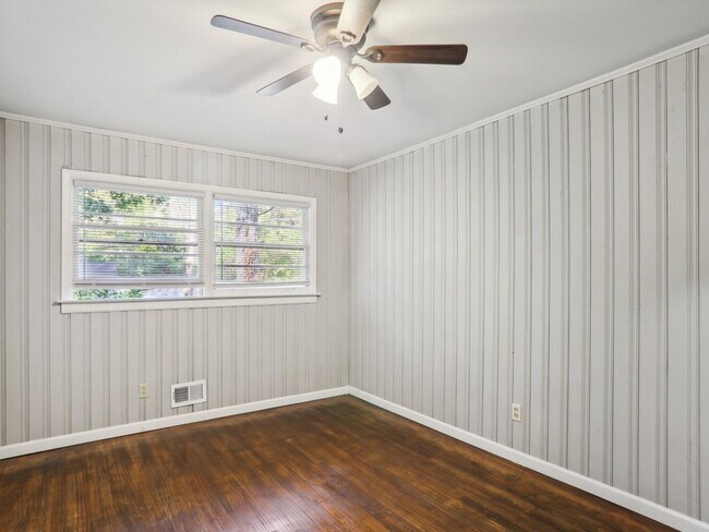 Building Photo - 3 Bedroom Duplex in Decatur