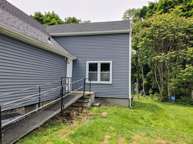 Primary Photo - 917-921-921 Violet Ave