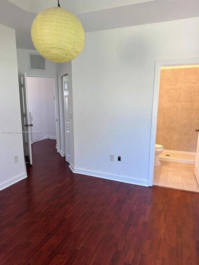 Building Photo - 1650 NE 33rd Rd