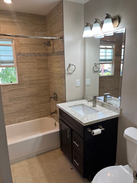 Building Photo - 5057 Cahuenga Blvd