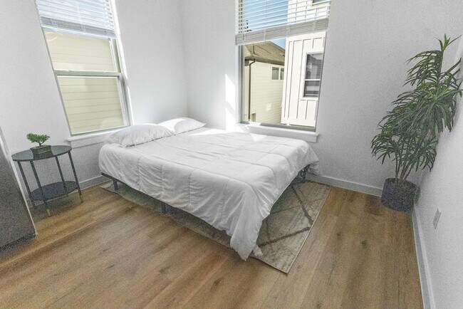 Building Photo - 6740 Peerless St