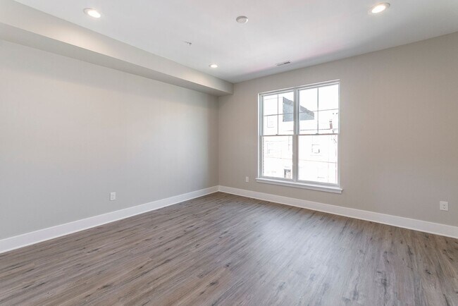 Building Photo - Three Bedroom Point Breeze Townhome w Roof Deck!