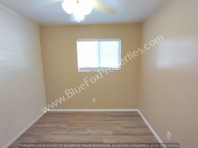 Building Photo - Two Story Townhome, 3 Bed and 1 1/2 Bath