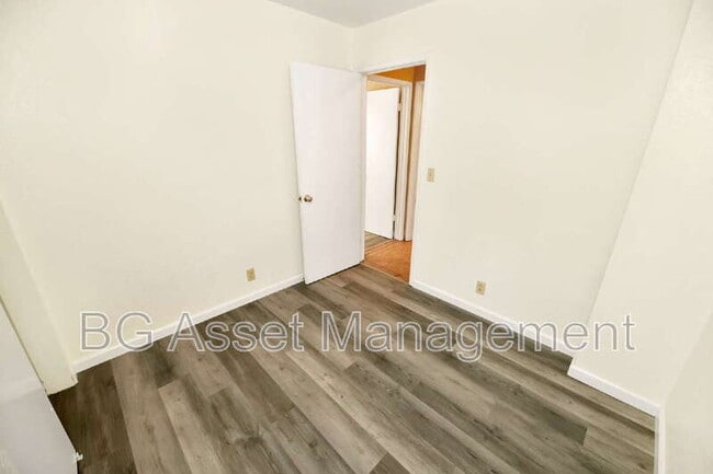 Building Photo - 1426 48th Ave