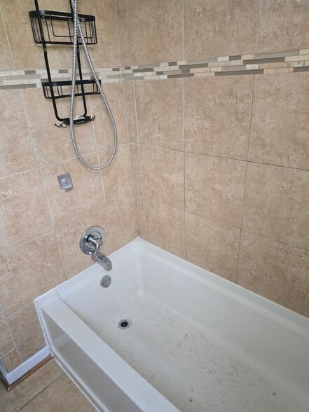 Bathroom - 316 High St