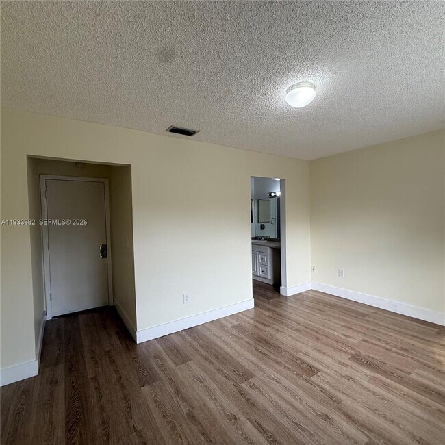 Building Photo - 1301 S Franklin Ave