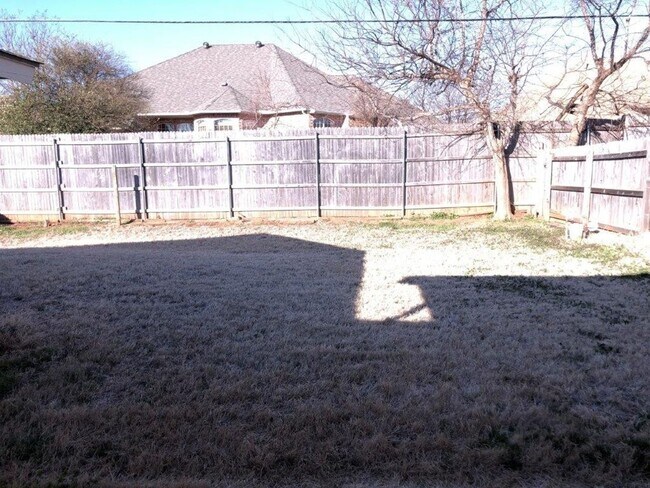 Building Photo - Located in Putnam City School district!  T...