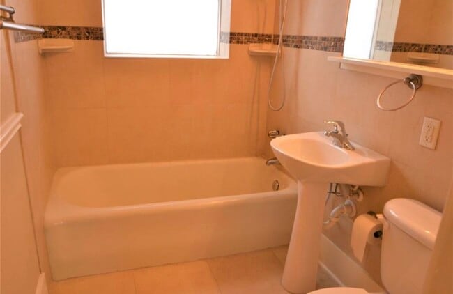 Building Photo - 1507 McDuffie St