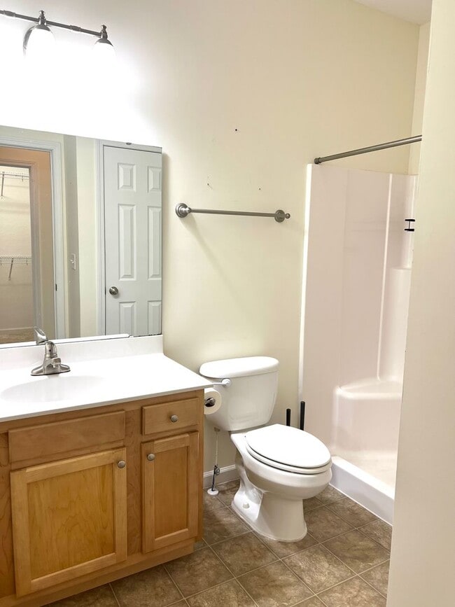 Building Photo - Super cute, clean 2 bedroom/2 full bathroom condo!