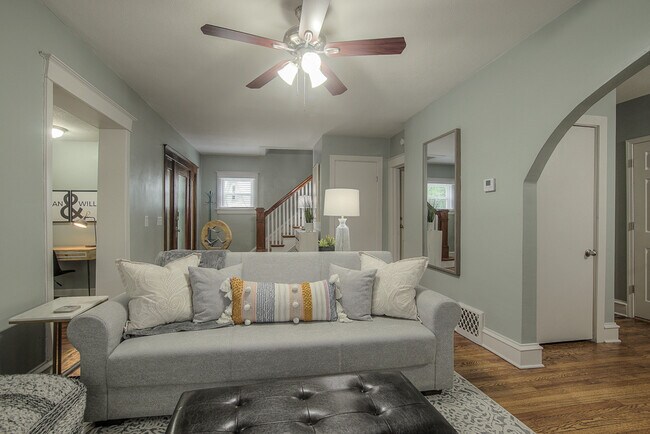 Building Photo - 1145 W 41st Terrace