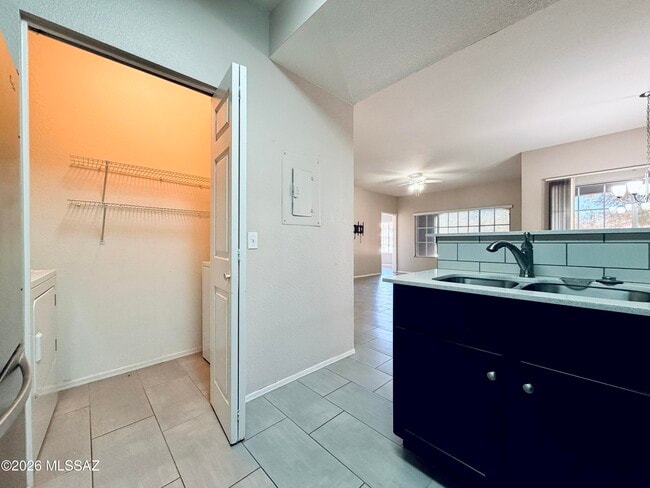 Building Photo - 1500 E Pusch Wilderness Dr