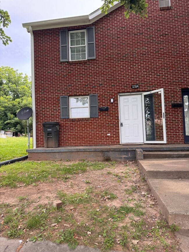 Building Photo - Floyd Street