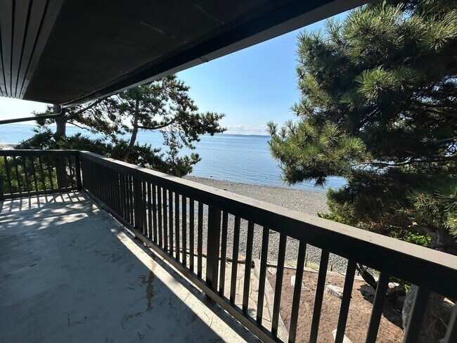 Building Photo - 2 Bedrooms on the Beach, W/D in Unit, Incr...