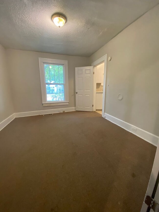 Building Photo - Perfect home with 2 kitchens at NCSU