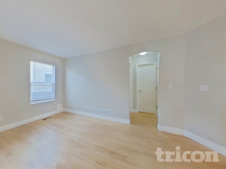 Building Photo - 9909 Vine St