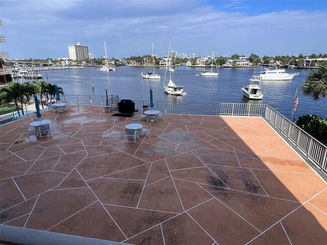 Building Photo - 95 N Birch Rd