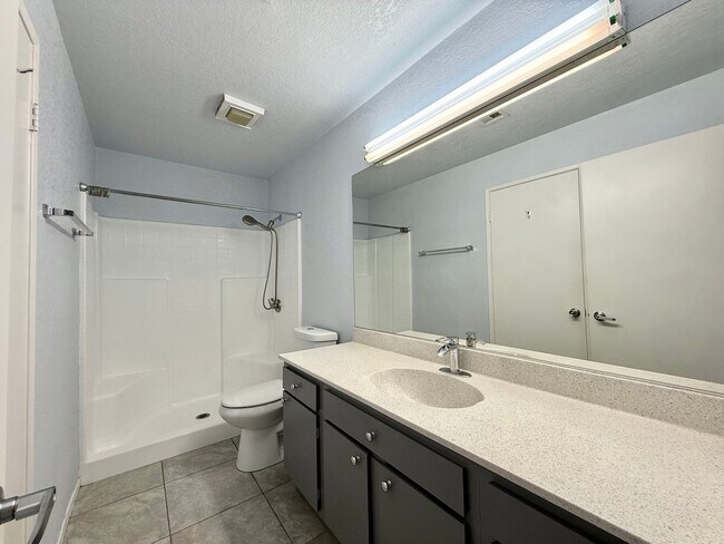 Building Photo - AVAILABLE NOW!! Upstairs 2 Bedroom 2 Bathroom Condo in Cathedral City!!