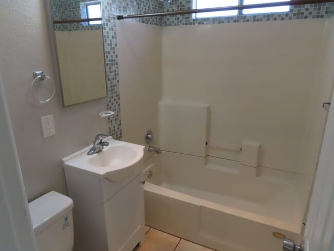 Building Photo - MADERA