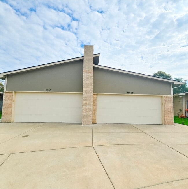 Building Photo - 11631/33 Harry Ct