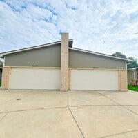 Building Photo - 11631/33 Harry Ct