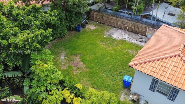 Building Photo - 2744 SW 23rd Terrace