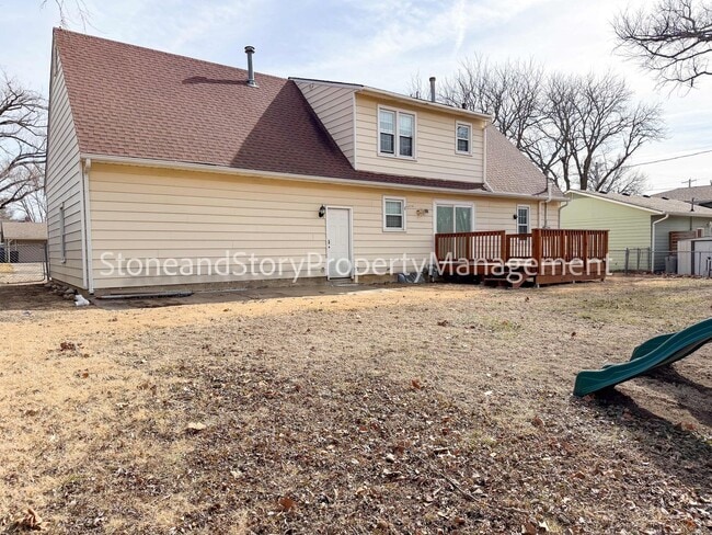 Building Photo - 4 bedroom 2 bath on quiet street in Briarwood