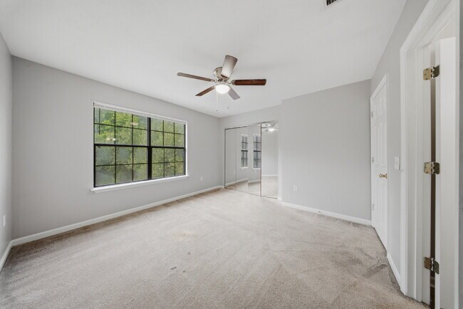 Building Photo - 2 bedroom x 2.5 bathroom! Great Location and Price! Guest Bathroom!