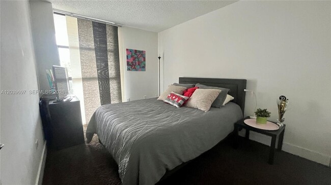 Building Photo - 3701 N Country Club Dr