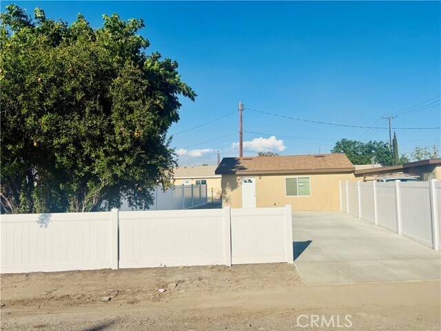Building Photo - 134 E Cluster St
