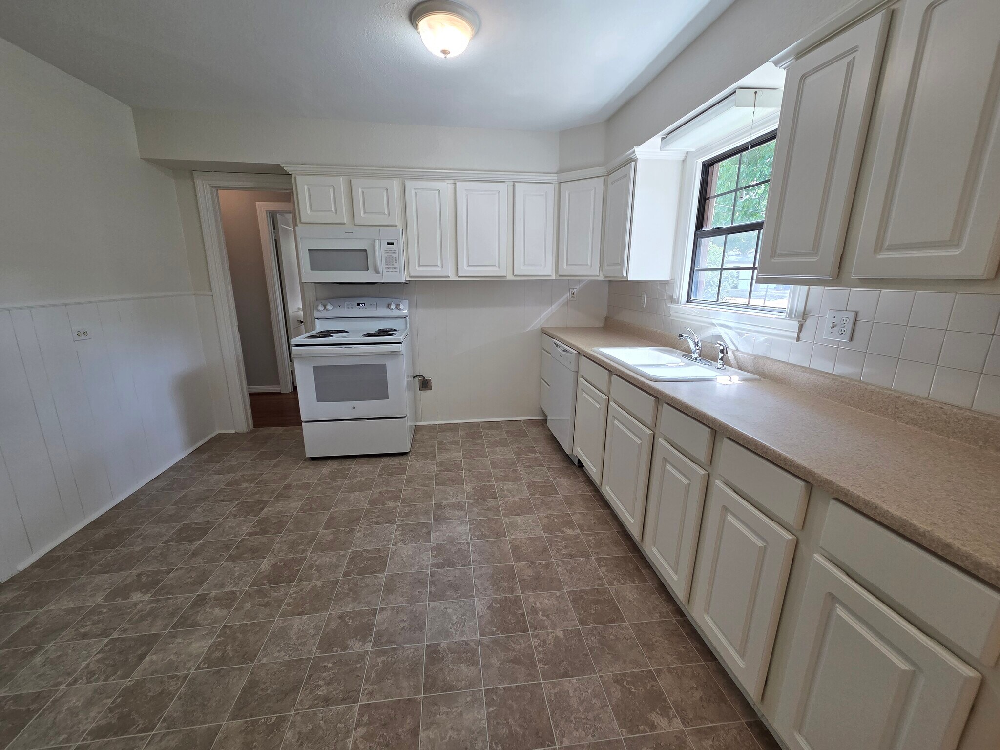 Building Photo - 1309 Shady Ln