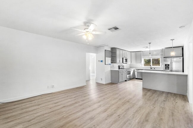 Building Photo - 5068 Sunrise Blvd