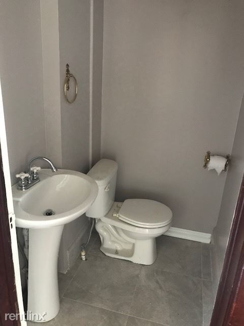 Building Photo - 2 br, 1 bath House - 617 East Moulton street