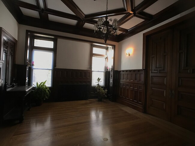 Building Photo - 2236 N Terrace Ave