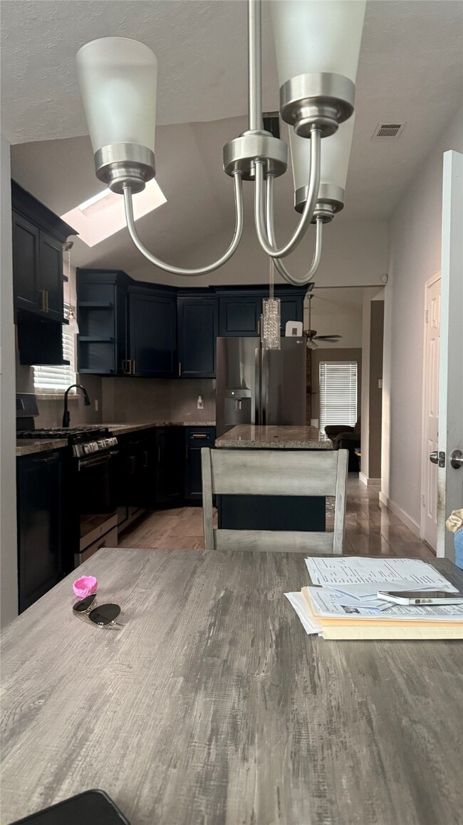 Building Photo - 6018 Beaconridge Dr