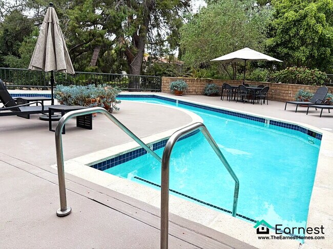 Building Photo - Spacious 2-Bedroom Upper-Level Condo in Pr...