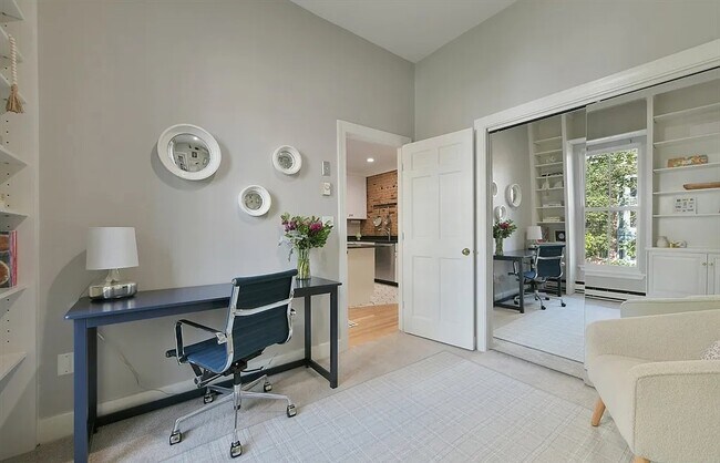 Building Photo - Elegant & Spacious Unit for Rent