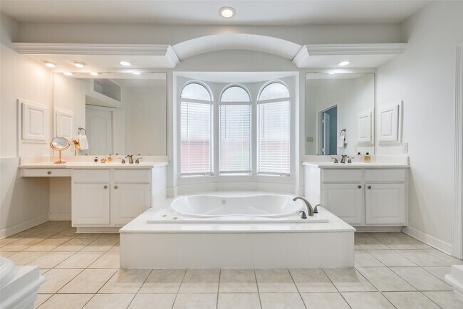 Building Photo - 5710 Cielio Bay Ct