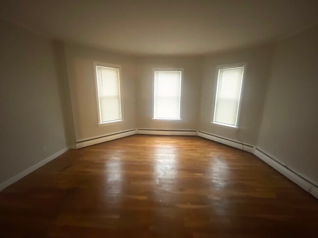 Building Photo - 187 Worcester St